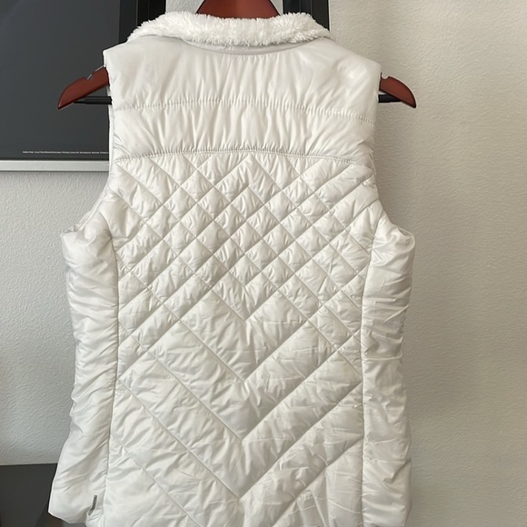White Quilted Polyester Vest - Picture 3 of 4